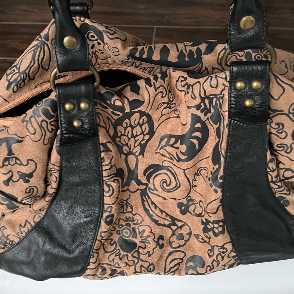 His & Hers Matching Duffel Bags - Picture 3 of 9